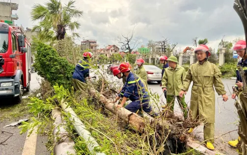 Công an Quảng Ninh ra quân khắc phục hậu quả siêu bão Yagi