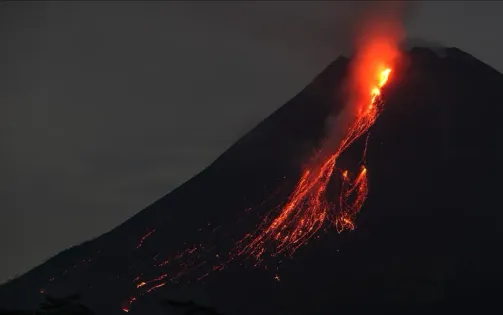 Núi lửa phun khí độc, Philippines sơ tán 300 cư dân