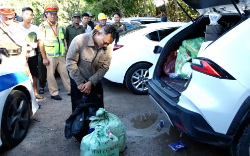 Quảng Bình: Bắt hai đối tượng mang súng đi vận chuyển 26kg ma tuý