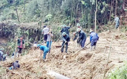 Tạm đình chỉ công tác 2 chủ tịch xã ở Lào Cai vì né tránh trong phòng chống bão lũ