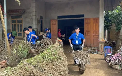 Ưu tiên miễn, giảm học phí cho sinh viên vùng bão lũ