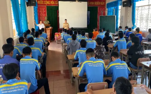 Trà Vinh: Triển khai tháng cao điểm an toàn giao thông cho học sinh đến trường