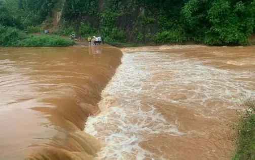 Bình Phước: Xuống suối vớt xe máy, một người bị nước cuốn trôi mất tích