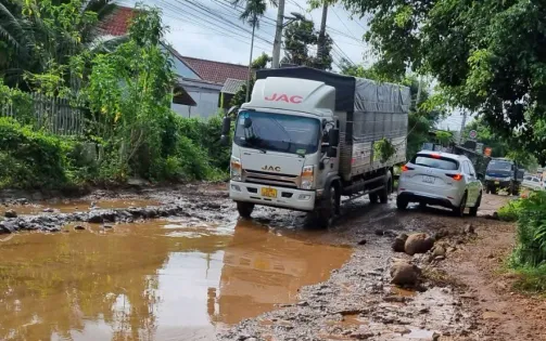 Đắk Lắk: Đường hư hỏng nặng, cuộc sống người dân bị đảo lộn