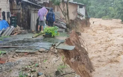 Thời tiết đêm 23/9: Từ Thanh Hóa đến Quảng Nam có mưa dông, cảnh báo lũ quét, sạt lở đất