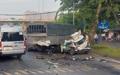 Tai nạn liên hoàn trên đường Nguyễn Văn Linh (TP Hồ Chí Minh) làm 2 người tử vong