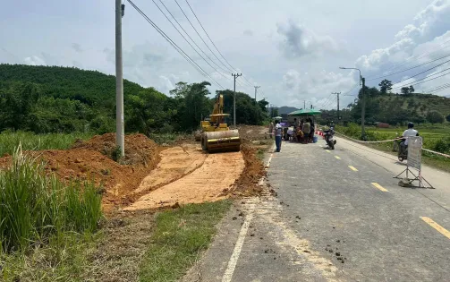 Lâm Đồng: Nhanh chóng khắc phục sự cố sạt lở để thông xe trên tỉnh lộ 721