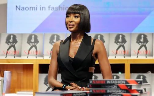 Siêu mẫu Naomi Campbell bị cấm tham gia hoạt động từ thiện