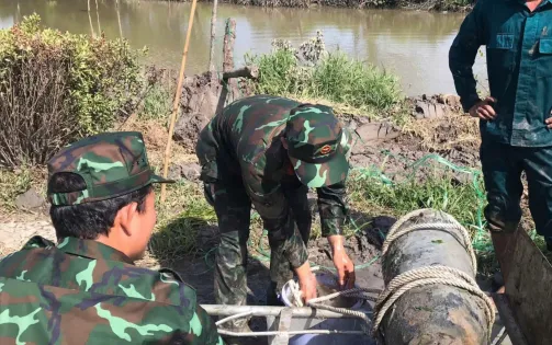 Cà Mau: Di đời thành công quả bom nặng 150 kg còn hệ thống ngòi nổ