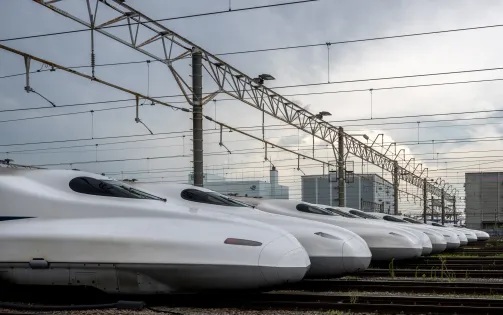 Tàu cao tốc Shinkansen - biểu tượng của ngành đường sắt và du lịch đường sắt Nhật Bản