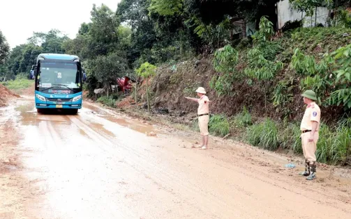 Hà Giang thông xe khu vực sạt lở trên Quốc lộ 2