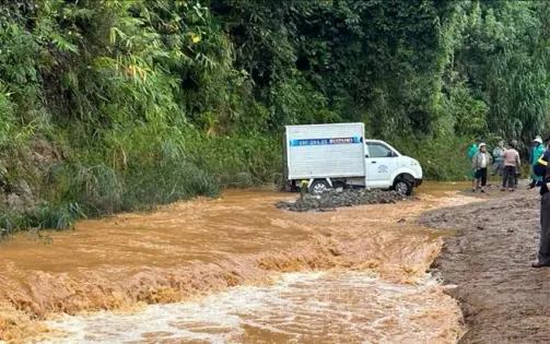 Tài xế bị lũ cuốn trôi mất tích khi lái xe qua đập tràn ở Đà Lạt