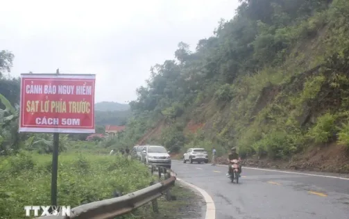 Thanh Hóa: Sạt lở đất liên tiếp do mưa lớn kéo dài đe dọa hàng trăm hộ dân