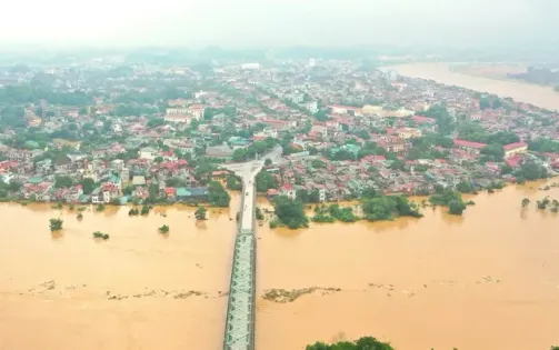 Đề nghị cấm toàn bộ người và phương tiện lưu thông qua cầu Yên Bái