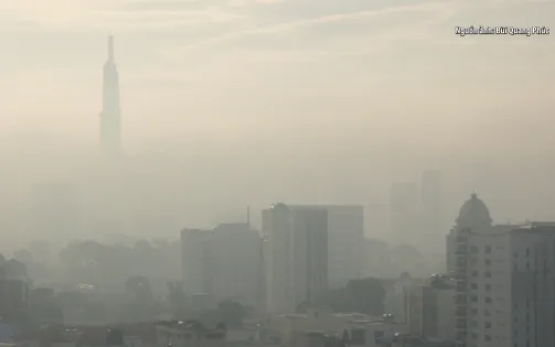 TP. Hồ Chí Minh sương mù dày, cảnh báo ô nhiễm không khí