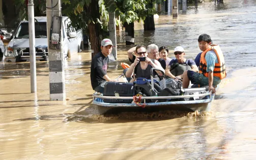 Lũ lụt nghiêm trọng tàn phá thành phố du lịch Chiang Mai, Thái Lan