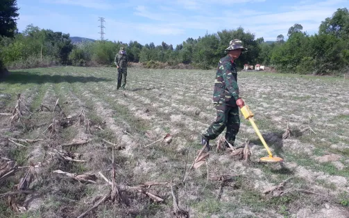 Tăng chế độ bồi dưỡng với người rà phá bom, mìn lên 350.000 đồng/ngày