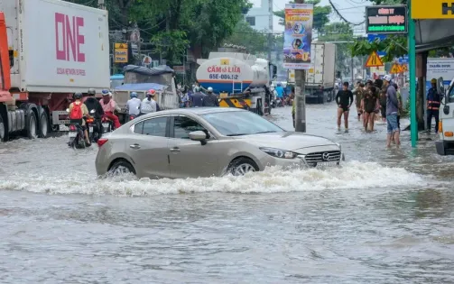 Triều cường ở Cần Thơ đạt đỉnh, đời sống bà con gặp khó khăn