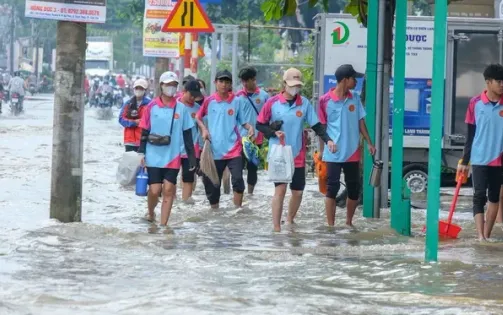 Triều cường vượt mức lịch sử ở Nam Bộ, đường biến thành sông