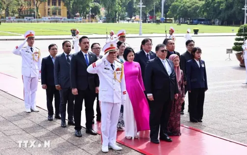 Chủ tịch Hạ viện Malaysia vào Lăng viếng Chủ tịch Hồ Chí Minh và thăm Văn Miếu - Quốc Tử Giám