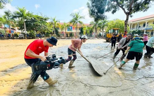 Không muốn mình là người ngoài cuộc