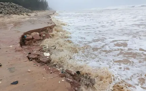 Nước lũ gây ngập, chia cắt một số tuyến đường vùng núi Quảng Trị