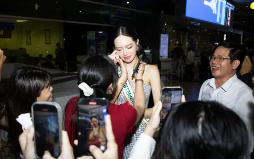 Hoa hậu Thanh Thủy bật khóc ở sân bay khi lên đường thi Miss International 2024