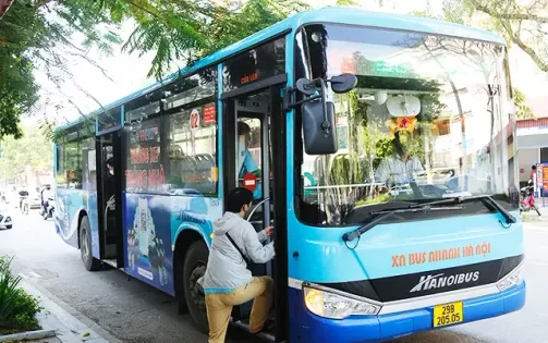 Hà Nội: Đối tượng nào không cần đổi thẻ xe bus miễn phí khi hết hạn?