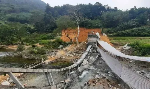 Cầu Lũng Cáng ở Hà Giang đổ sập trong lúc đang thi công