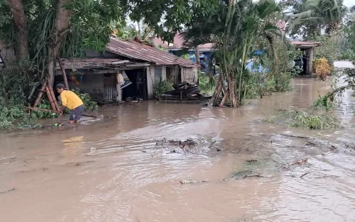 Bão Yinxing đổ bộ vào Philippines, mang theo gió mạnh và mưa lớn