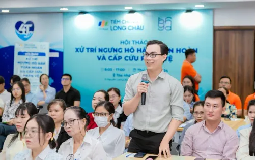 Long Châu chơi lớn khi đầu tư khoá đào tạo chuyên sâu dành riêng cho đội ngũ bác sĩ, điều dưỡng tiêm chủng