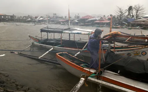 Bão Usagi tăng tốc hướng về Philippines