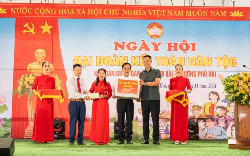 Bí thư Tỉnh ủy Quảng Bình dự Ngày hội Đại đoàn kết toàn dân tộc tại thành phố Đồng Hới