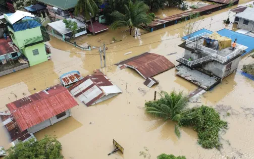 Siêu bão Man-yi cường độ mạnh tàn phá Philippines trước khi vào Biển Đông