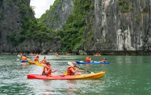 Dừng hoạt động dịch vụ chèo thuyền kayak ở đảo Cát Bà