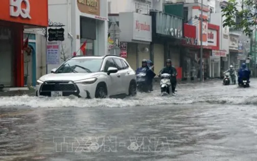 Trung Bộ mưa lớn, cảnh báo sạt lở đất, lũ lên