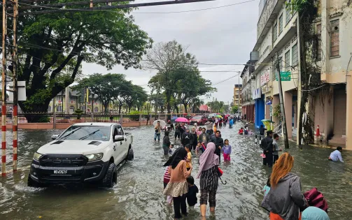 Malaysia hứng lũ lụt tồi tệ nhất trong 1 thập kỷ, 3 người chết, 80.000 người sơ tán