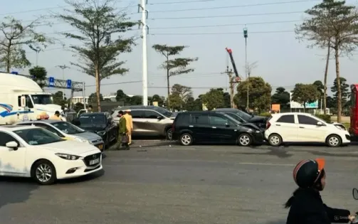 Tai nạn giao thông liên hoàn 7 ô tô tại Đông Anh, Hà Nội