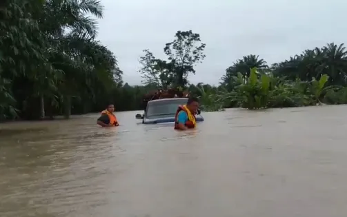 Lũ lụt tiếp tục tàn phá miền Nam Thái Lan, 2 người thiệt mạng