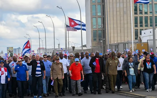 Hàng trăm nghìn người Cuba biểu tình phản đối Mỹ cấm vận