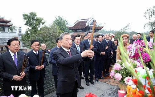 Tổng Bí thư Tô Lâm dâng hương tại Đền Chung Sơn - Đền thờ gia tiên Bác Hồ