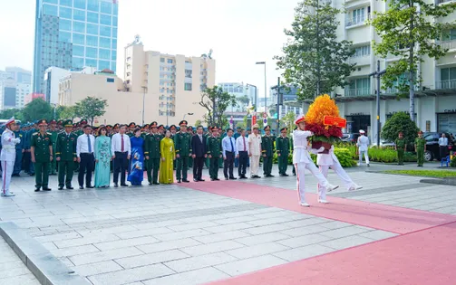 TP Hồ Chí Minh báo công Chủ tịch Hồ Chí Minh