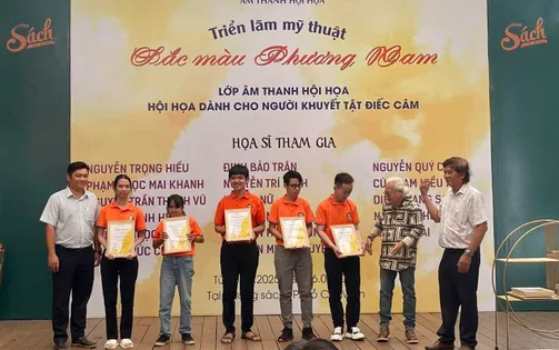 Triển lãm mỹ thuật “Sắc màu Phương Nam”: khát khao nghệ thuật của trẻ em khuyết tật