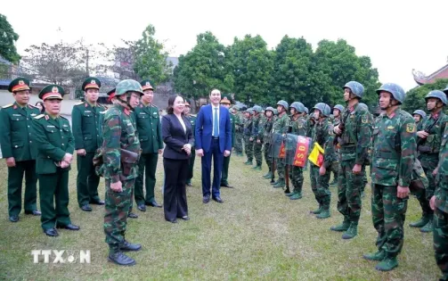 Phó Chủ tịch nước Võ Thị Ánh Xuân thăm, tặng quà và chúc Tết tại Phú Thọ