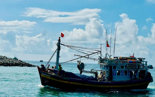 Bình Thuận: Liên tiếp 3 tàu cá bị sóng đánh chìm trên vùng biển La Gi