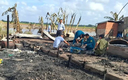 Bạc Liêu: Xảy ra cháy lớn trong đêm, 4 căn nhà bị thiệt hại