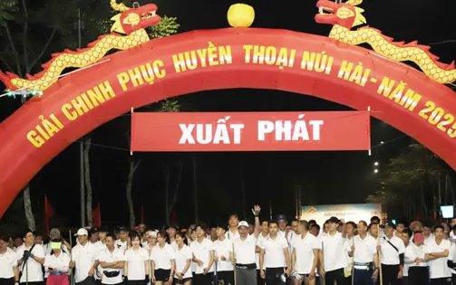 Núi Hài rực lửa chinh phục