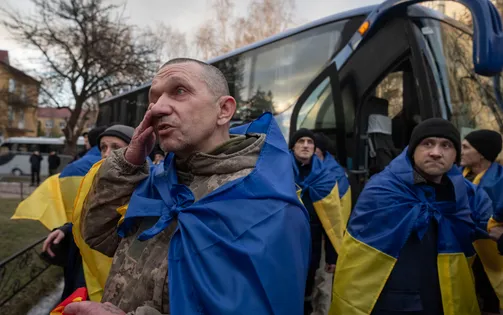 Nga, Ukraine tiến hành đợt trao đổi tù binh lớn nhất