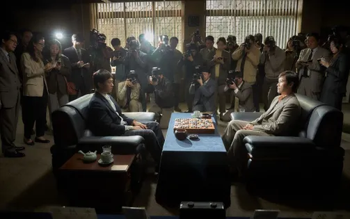 Lee Byung Hun khen ngợi Yoo Ah In: "Cực kỳ tập trung và tận tụy với vai diễn của mình"