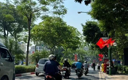 Hà Nội ngày nắng, sáng sớm và đêm trời rét